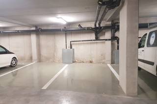 Ondergrondse autostaanplaats te huur op uitstekende ligging vlak aan de Leie op wandelafstand van het centrum van Kortrijk. De staanplaats...