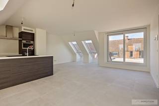 Appartement/ penthouse te koop op de 3e verdieping van de kleinschalige residentie Ter Leie.Het appartement beschikt over een mooie lichtrijke...