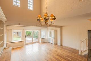 Moderne stadswoning mét parking in het centrum van Heist, op korte afstand van het strand. In slechts enkele minuten, via het mooie...