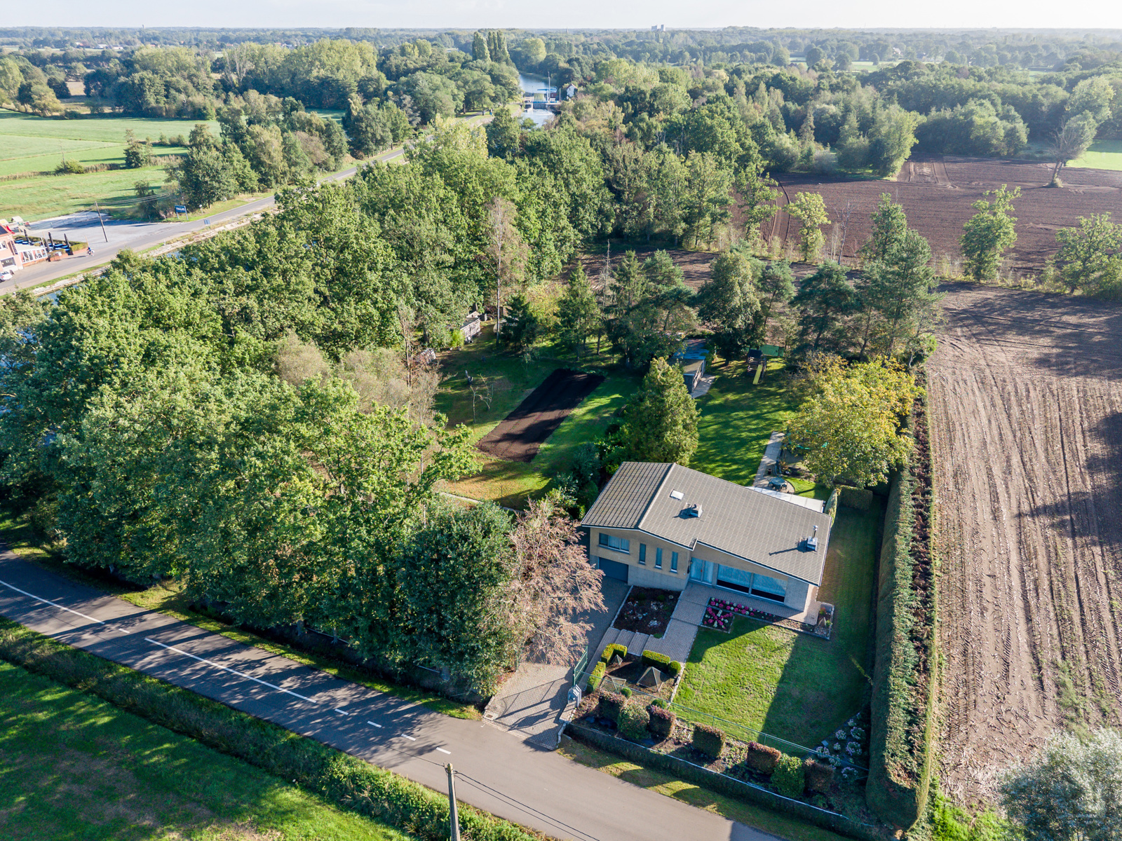 Uniek landelijk wonen op een royaal perceel van 52 are 13 ca. - foto 2