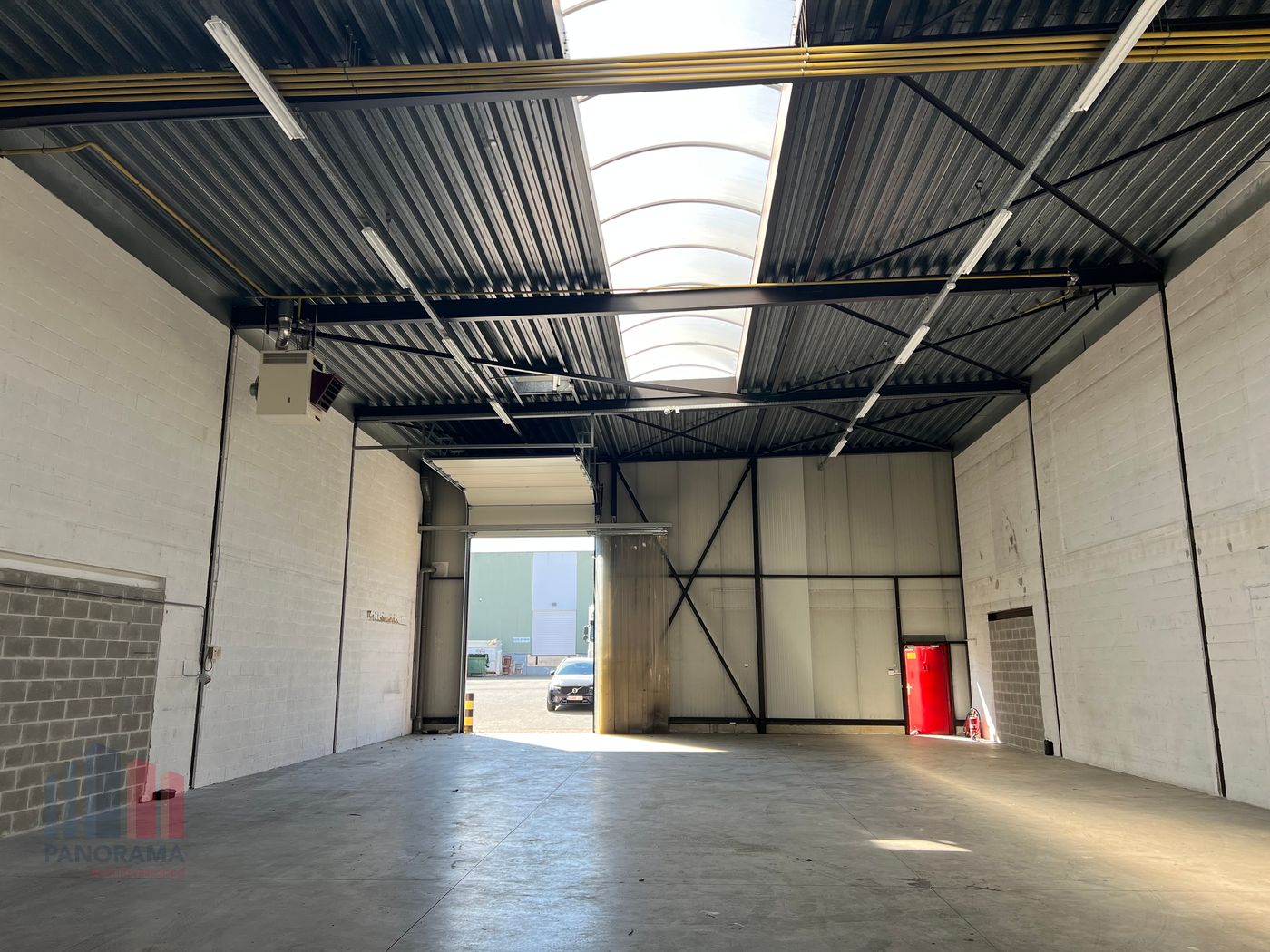 SME unit with 318 m² of warehouse space and 130 m² of office space near the E40 - photo 4