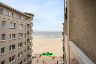 Welkom in het hart van Oostende! Deze knusse en goed onderhouden studio bevindt zich op de 8ste verdieping van een verzorgd gebouw in de...