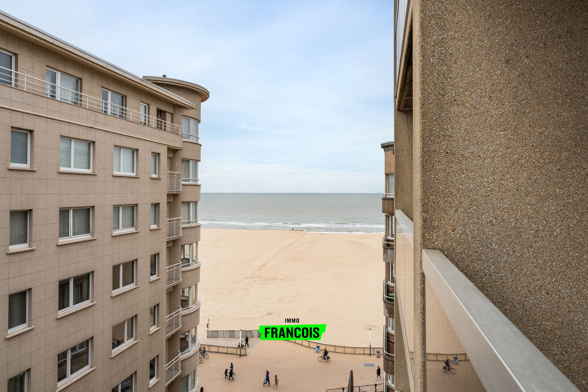 Studio met zijdelings zeezicht pal in centrum Oostende - foto 3