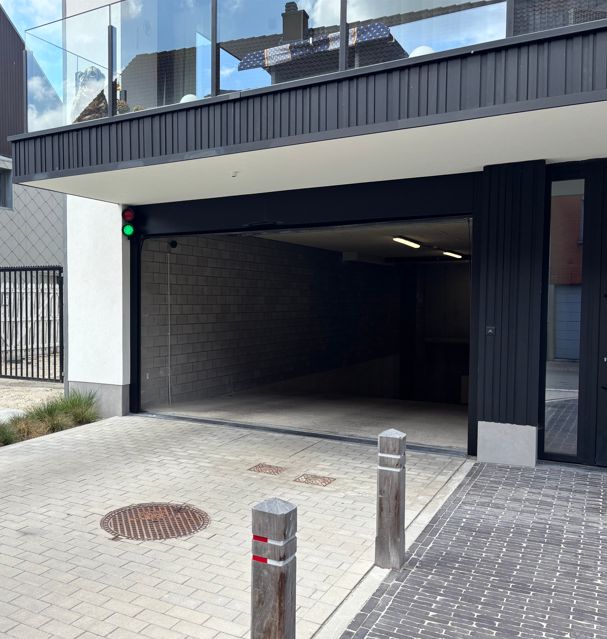 Gesloten garagebox in residentie Blanke Berg te Uitkerke - foto 1