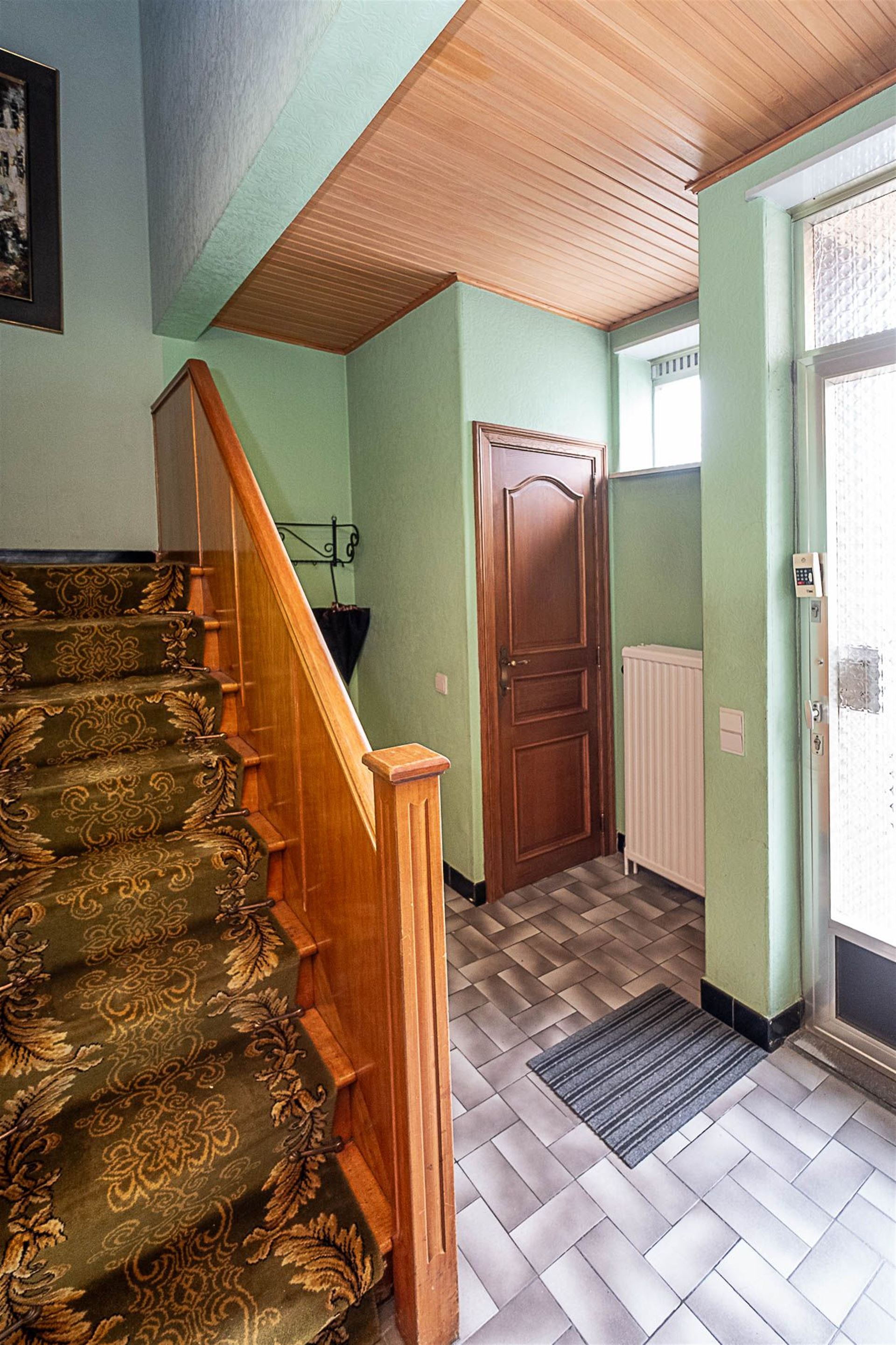 Charmante, te moderniseren, eengezinswoning met 3 slaapkamers (2 kleine) en tuin - foto 5