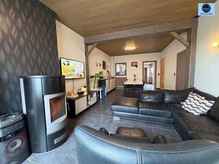 INSTAPKLARE WONING MET 6 KAMERS IN HET CENTRUM VAN MEERBEKE MET ATELIER VAN +- 40 M²Richtprijs : 375.000 euro   Perfect instapklare woning met 6...