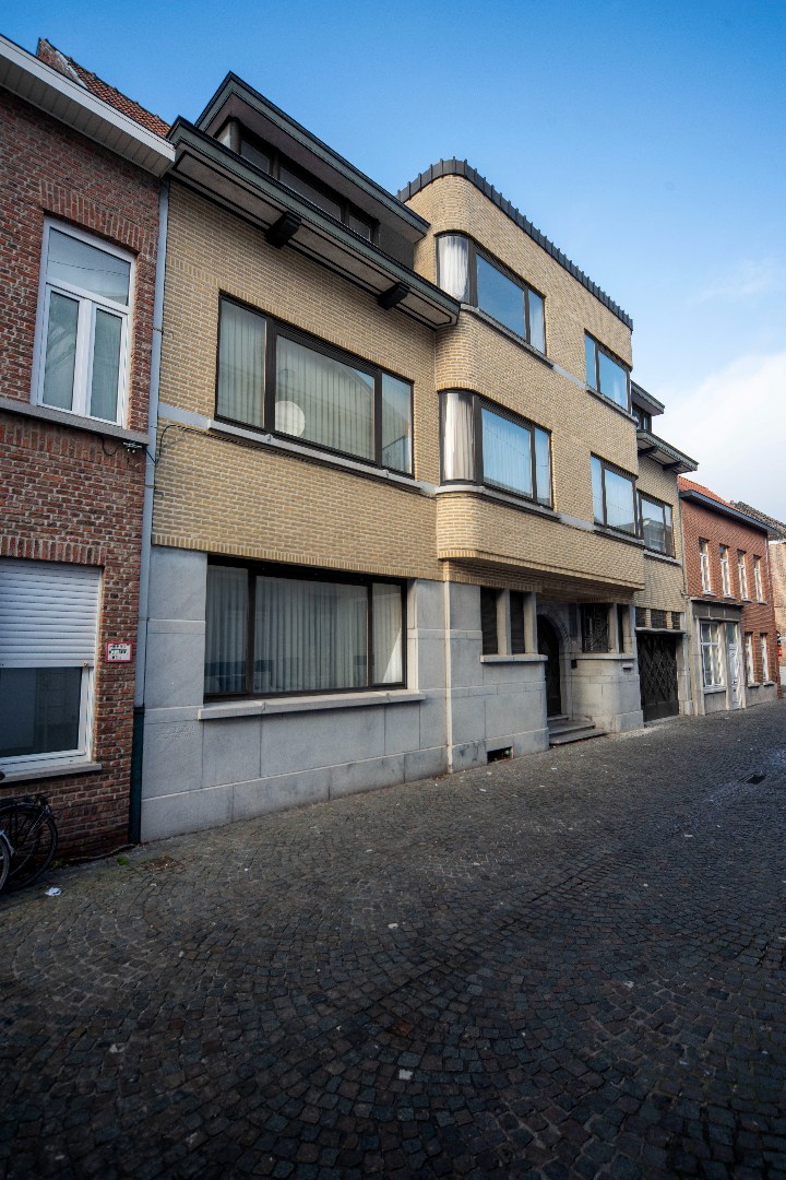 Luxe gelijkvloers appartement met tuin, 2 slaapkamers en autostaanplaats - foto 1