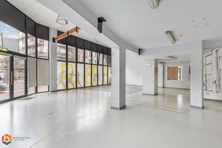 Op een schitterende locatie te Borgerhout bevindt zich dit opbrengsteigendom, bestaande uit een handelsgelijkvloers met studio. Het pand beschikt...