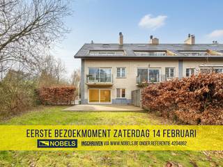 <span><span><strong>1ste bezoekdag zaterdag 14 februari! Inschrijven kan via www.nobels.be onder referentienummer 4204862.</strong></span></span><br /><br />ENERGIEZUINIG EN INSTAPKLAAR GELIJKVLOERS APPARTEMENT, gelegen in een DOODLOPENDE STRAAT nabij het Liedemeerspark te Merelbeke. Dit appartement maakt deel uit van een residentie gebouwd in 2008 en biedt een COMBINATIE van RUST, COMFORT en een UITSTEKENDE BEREIKBAARHEID nabij winkels, openbaar vervoer en invalswegen. Een absolute troef is het RUIME TERRAS met een PRIVATIEVE TUIN , een UITZONDERLIJKE MEERWAARDE voor een appartement en ideaal voor wie graag geniet van buitenruimte.<br />Tevens zijn er ook zonnepanelen aanwezig! <br />Via de inkomhal heeft u toegang tot de slaapkamer, de ingerichte badkamer, het gastentoilet en de ruime leefruimte. Aansluitend bevindt zich de ingerichte keuken met een praktische berging, wat zorgt voor extra gebruiksgemak. Op de kelderverdieping beschikt deze eigendom over een garagebox en een privatieve kelderberging.<br /><br />Beschikbaar bij akte<br /><br />Adres: Wederikweg 6 bus 1 te Merelbeke<br /><br />EPC: 189kWh/m², G-score en P-score D, Geen renovatieverplichting van toepassing