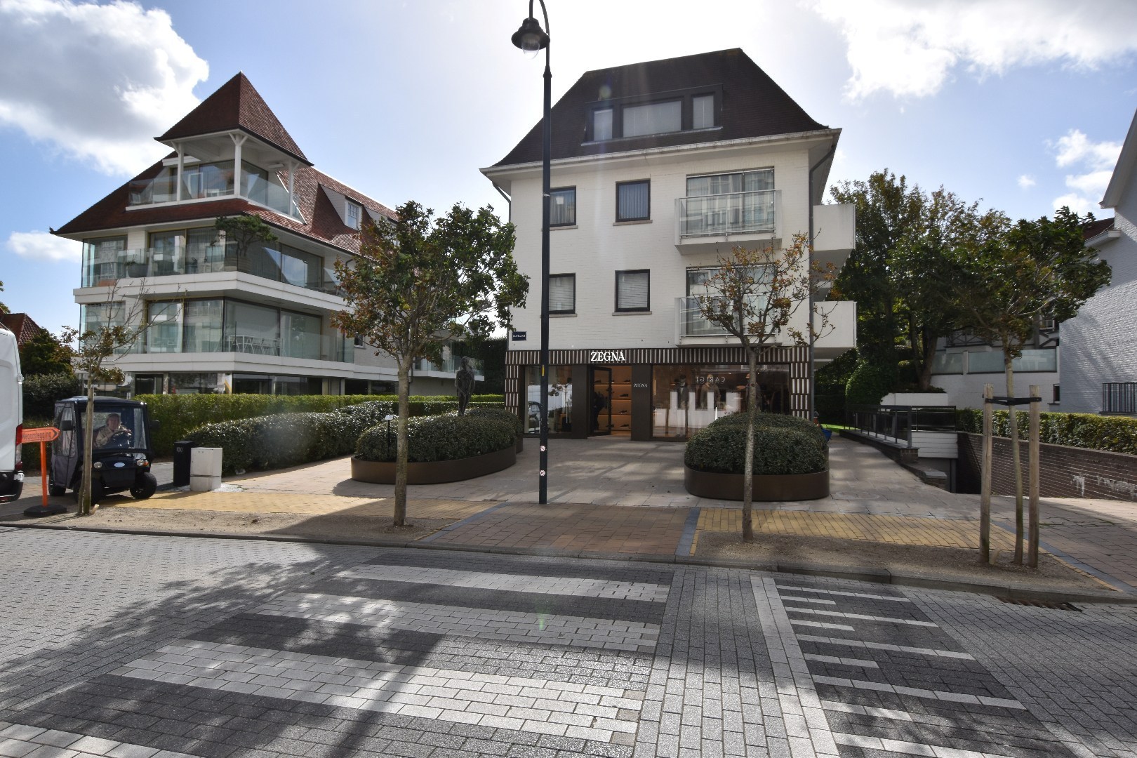 Garageplaats centraal gelegen nabij het Albertplein en de  Kustlaan - foto 2