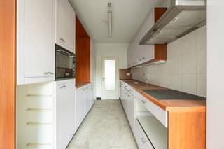 In het centrum van Beerse ligt deze op te frissen bel-etage woning in directe nabijheid van winkels, scholen en openbaar vervoer.Het gelijkvloers...