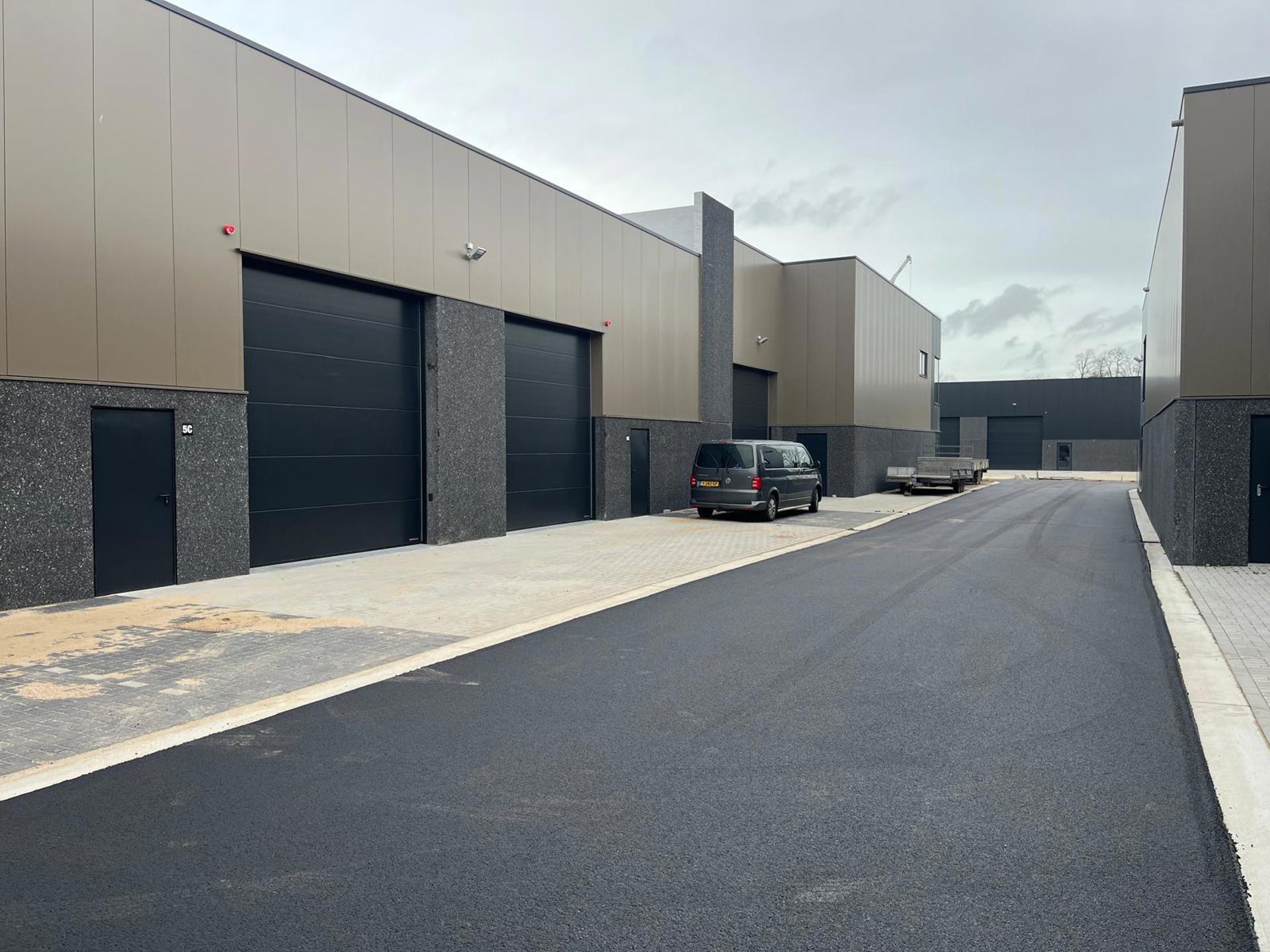 Commercial à louer à Ranst - photo 4