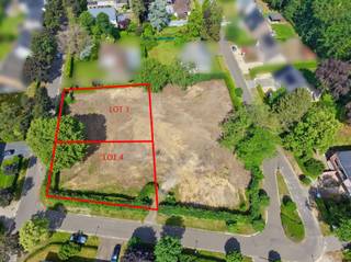 <p><span>Op zoek naar een bouwgrond op een rustige locatie met een uitstekende bereikbaarheid? Dit mooie perceel van 10a 83ca met een straatbreedte van ±30m - in de residentiële wijk Berkenveld - biedt de ideale basis voor het realiseren van uw nieuwe thuis.<br /><br /></span></p><p><span>Een van de laatste vrijliggende bouwgronden in deze wijk, waar u de unieke kans krijgt om een hedendaagse, duurzame én energiezuinige woning volledig op maat van uw smaak en persoonlijke wensen te realiseren. </span></p><p><span> </span></p><p><span>Dankzij de zuidwestelijke oriëntatie geniet u optimaal van de zon en kunt u een tuin creëren waar het aangenaam vertoeven is. De perceeloppervlakte laat bovendien voldoende ruimte voor het bouwen van een ruime gezinswoning met een mooie buitenomgeving.</span></p><p><span> </span></p><p><span>De ligging vormt een belangrijke troef. U woont hier in een groene en kindvriendelijke buurt, op korte afstand van scholen, sportaccommodaties, winkels en openbaar vervoer. Ook het natuurgebied De Wijers bevindt zich vlakbij voor wie graag wandelt of fietst in een prachtige omgeving. Het centrum van Hasselt is vlot bereikbaar, net als de belangrijkste verbindingswegen richting de omliggende gemeenten en autosnelwegen.</span></p><p><span> </span></p><p><span>De bouwgrond is bestemd voor het oprichten van een vrijstaande woning met volgende kenmerken:<br /><br /></span></p><ul><li><span>bestemming: 1 ééngezinswoning per lot</span></li><li><span>bouwhoogte: max. 2 bouwlagen (kroonlijsthoogte max. 6m50 / 7m bij plat dak en nokhoogte max. 10m50)</span></li><li><span>dakvorm: hellend of plat</span></li><li><span>bouwdiepte: max. 12 meter + 5 meter aanbouw </span></li></ul><ul><li><span>inplanting: 5 meter van de rooilijn en min. 5 meter van de zijperceelsgrenzen</span></li><li><span>open carport in de zijtuin toegelaten (max. 30m²)</span></li><li><span>één vrijstaand bijgebouw in de vorm van een tuinberging, poolhouse of terrasoverkapping in de achtertuin toegelaten (max. 40m²)</span></li><li><span>omgevingsaanleg: zone voor hagen, te behouden bomen, compenserende maatregelen te nemen indien er wordt overgegaan tot het rooien van bomen.</span></li></ul><p><span> </span></p>