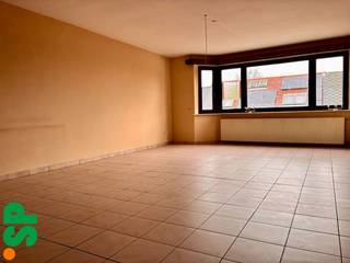 Tweeslaapkamer appartement (tweede verdieping) met vlotte verbinding naar het station en centrum van Geel.Appartement heeft de volgende indeling:...