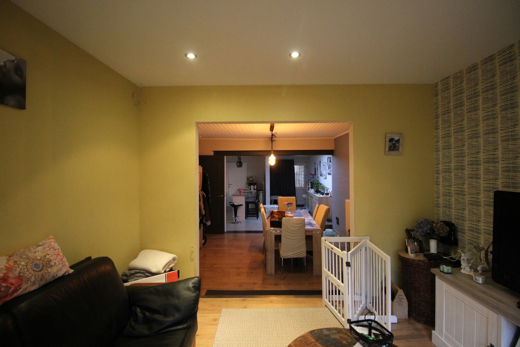 Gerenoveerde gezinswoning met 3 slaapkamers, terras en tuin op een zeer centrale, doch rustige ligging. - foto 3