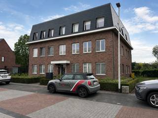Recent en instapklaar appartement te huur, rustig gelegen in een doodlopende straat op een uitstekende locatie tussen het centrum van Vosselaar...