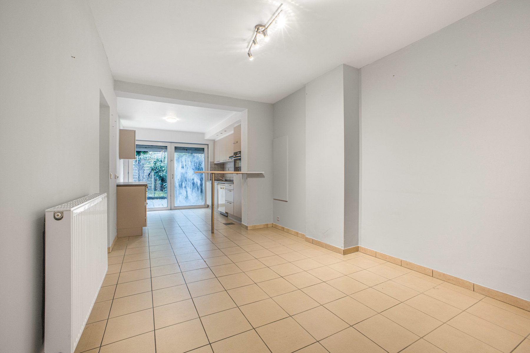 Goed gelegen appartement met koer en garage - foto 4