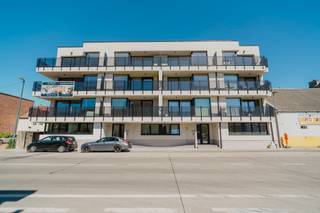 Energiezuinig nieuwbouw appartement met 2 slaapkamers en zonnig terras.Indeling:Inkomhal met vestiaire, berging en wc, keuken met eetkamer, een ruime...