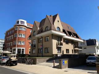 Residentie Santa-Barbara:  Zeer goed gelegen gesloten garagebox te Duinbergen vlakbij de Zeedijk.Afmetingen: 5m15 x 2m75 (niveau -2).  Informatie en...