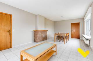 Rustig gelegen renovatiewoning op ruim perceel!Bent u op zoek naar een woning die u volledig naar uw smaak kan inrichten? Dan is deze renovatiewoning...