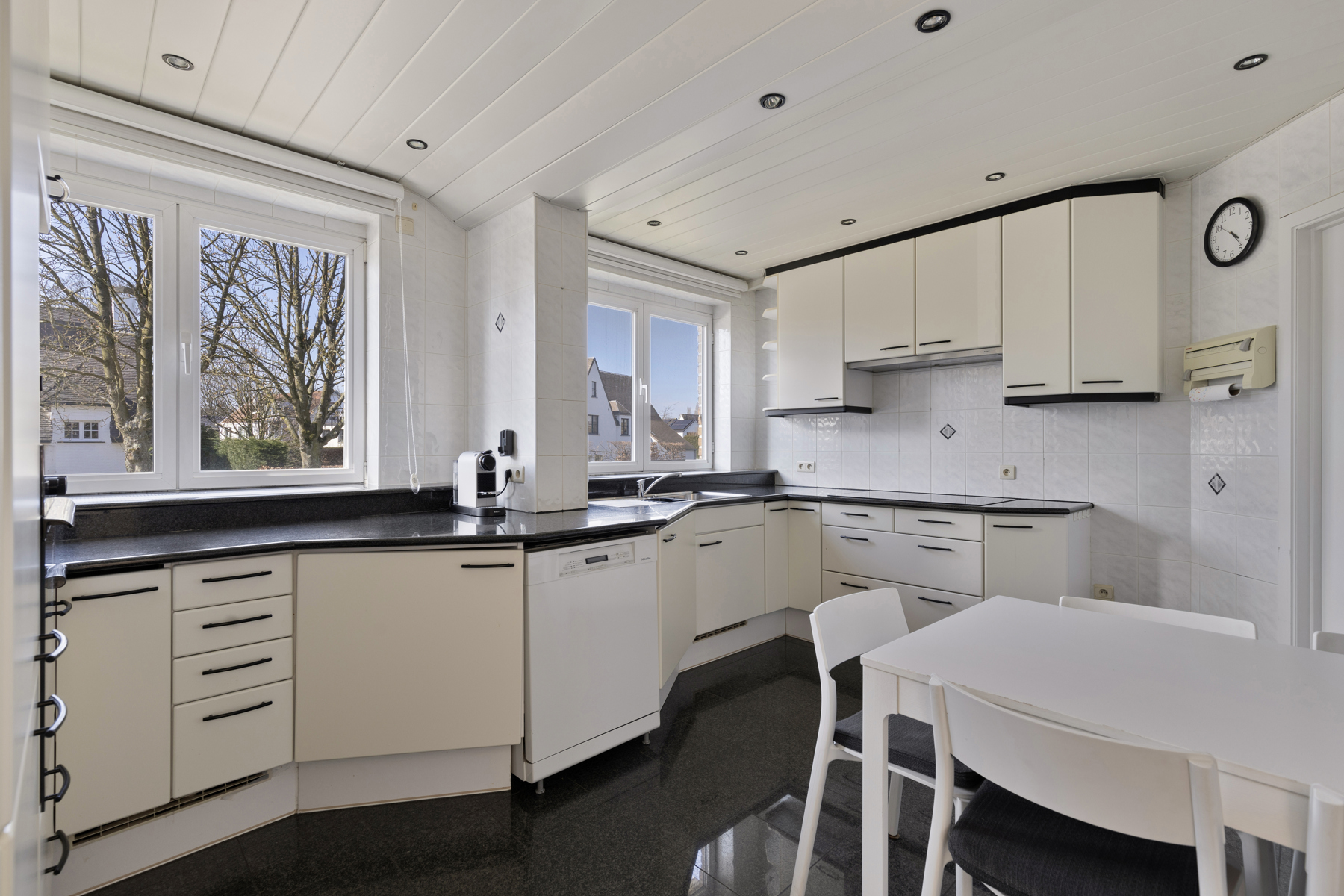 Riant villa-appartement met 4 slaapkamers + P! - foto 5