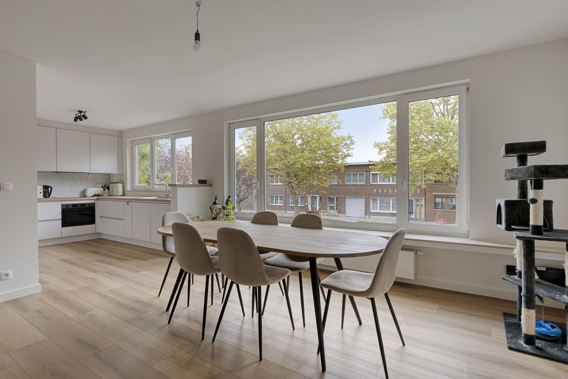 Gerenoveerd appartement met 2-3 slpks, terras en garage - foto 2