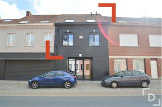 " Nieuw & volledig opgeschilderd duplex appartement in Ieper"Dit volledig nieuw appartement met een zeer lage EPC-score bevindt zich aan de rand van...