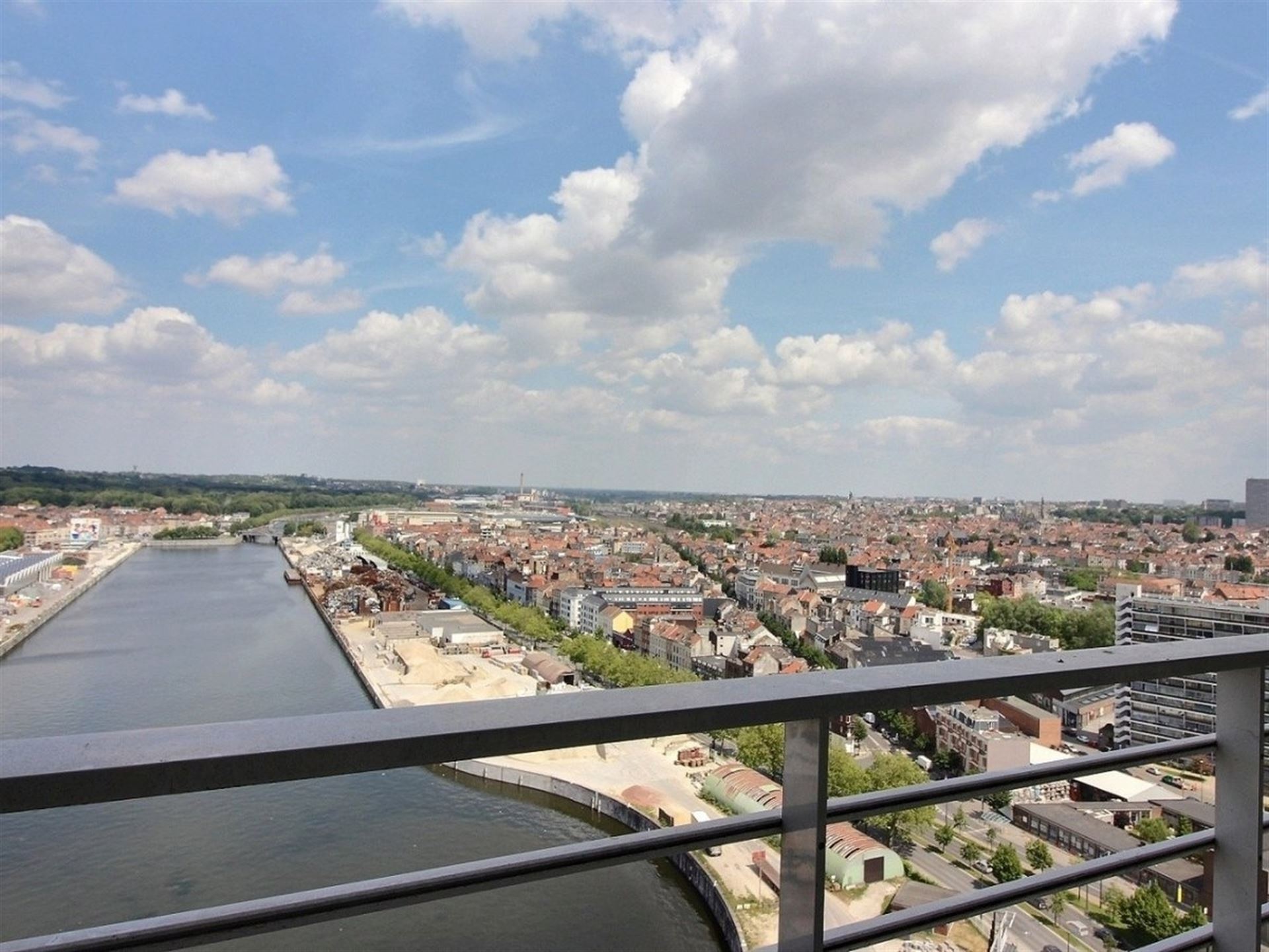 Bel appartement meublé et moderne de 2CH avec terrasse - Quai des Péniches - photo 5