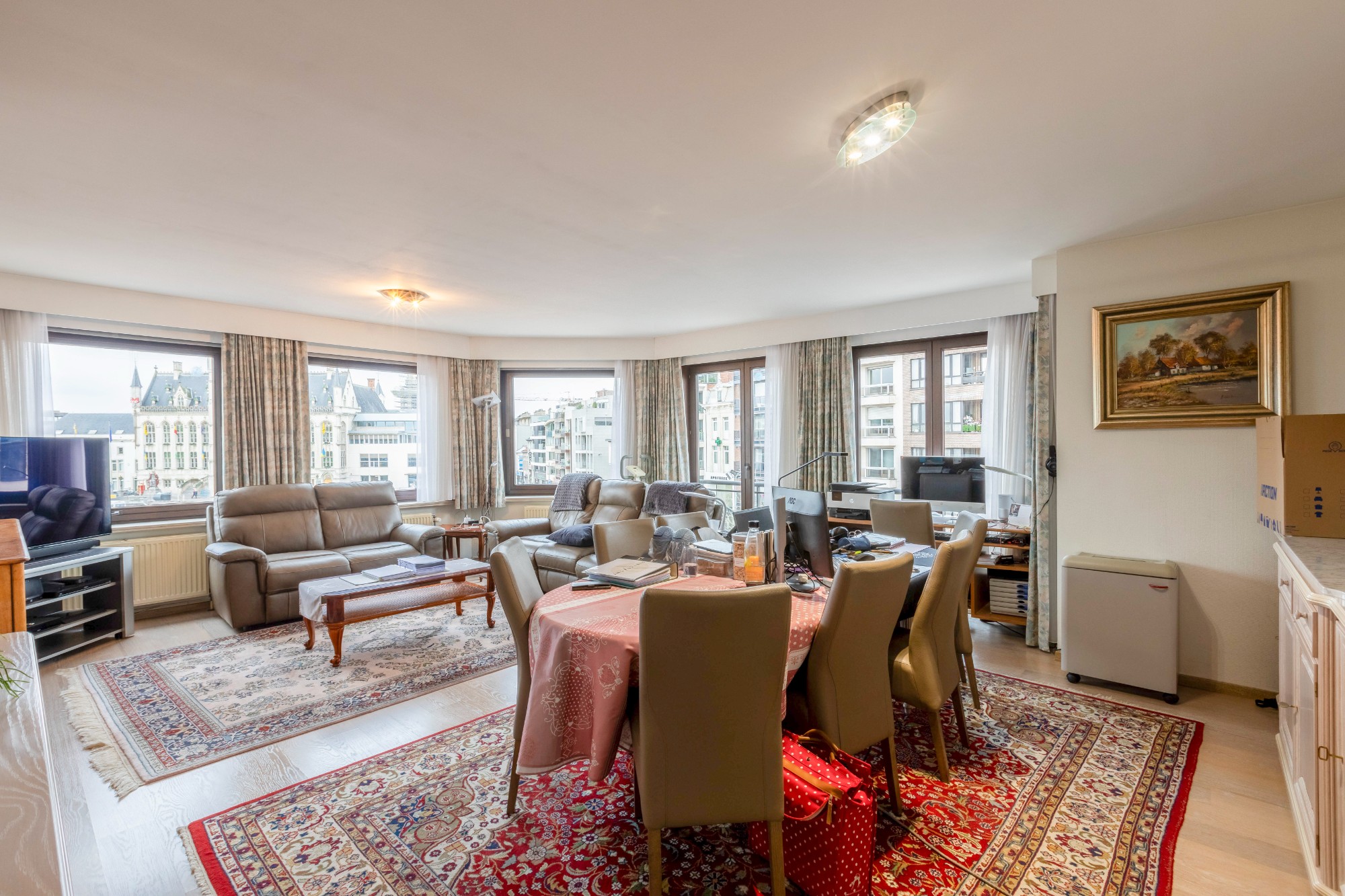 Ruim appartement met uitzicht op de Grote Markt - foto 2