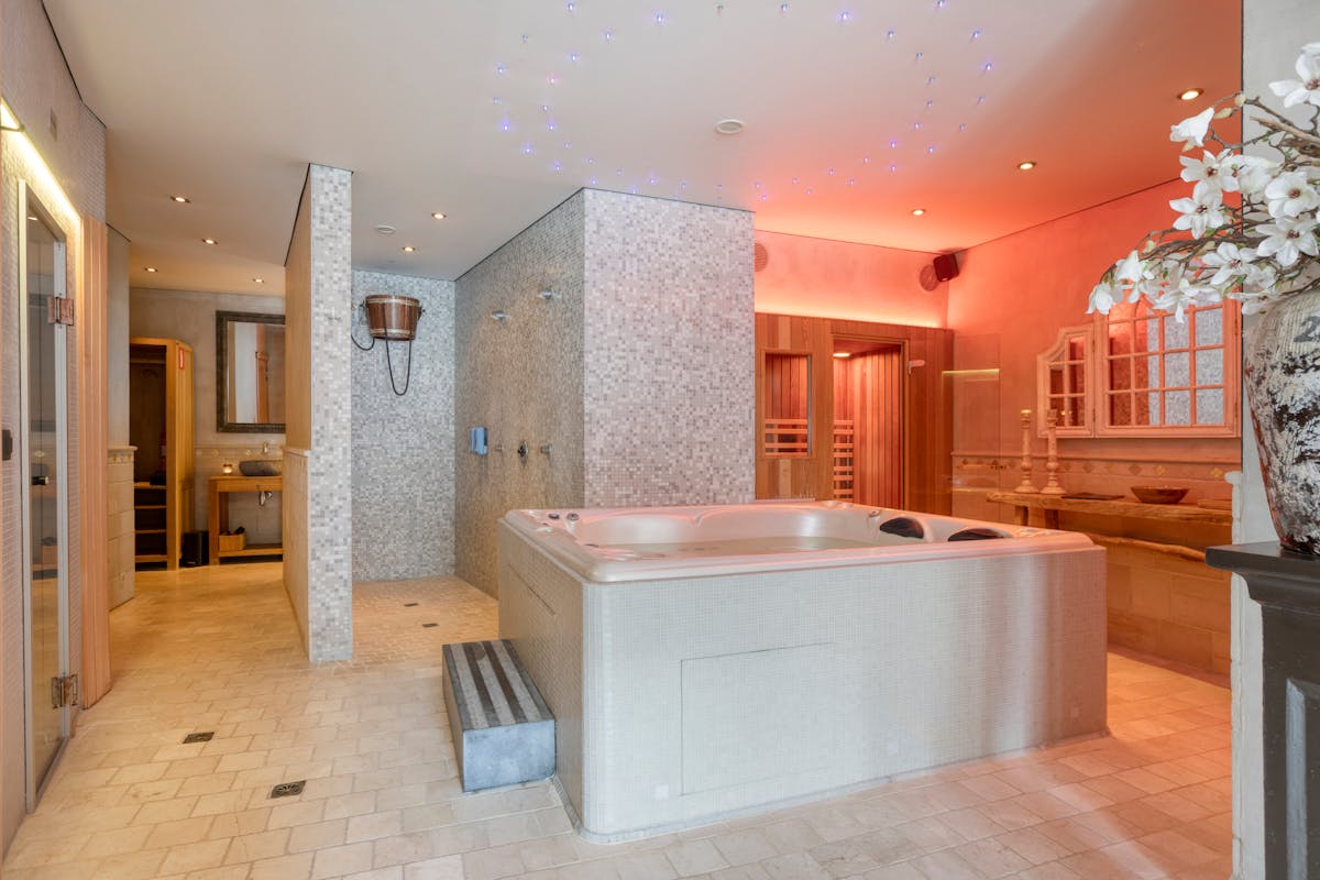 Opbrengsteigendom met 2 privatieve sauna's met Appartement - foto 4