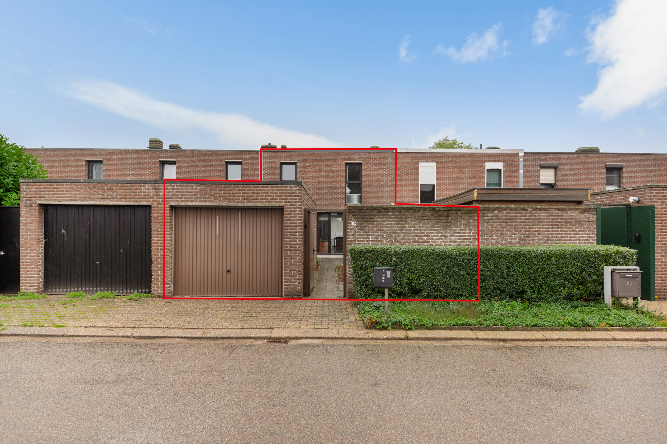 Volledig vernieuwde gezinswoning met 3 slpks, garage en tuin - foto 2