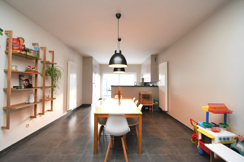 Uitzonderlijk mooi afgewerkte goed gelegen en goed geïsoleerde gezinswoning met 3 slaapkamers TE KOOP via EXPERT-IMMO - foto 1