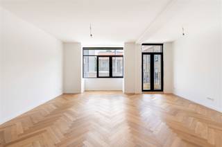 Dit appartement is gelegen op de eerste verdieping van een volledig gerenoveerd kleinschalig gebouw op een rustige locatie in Borgerhout. Vooraan in...