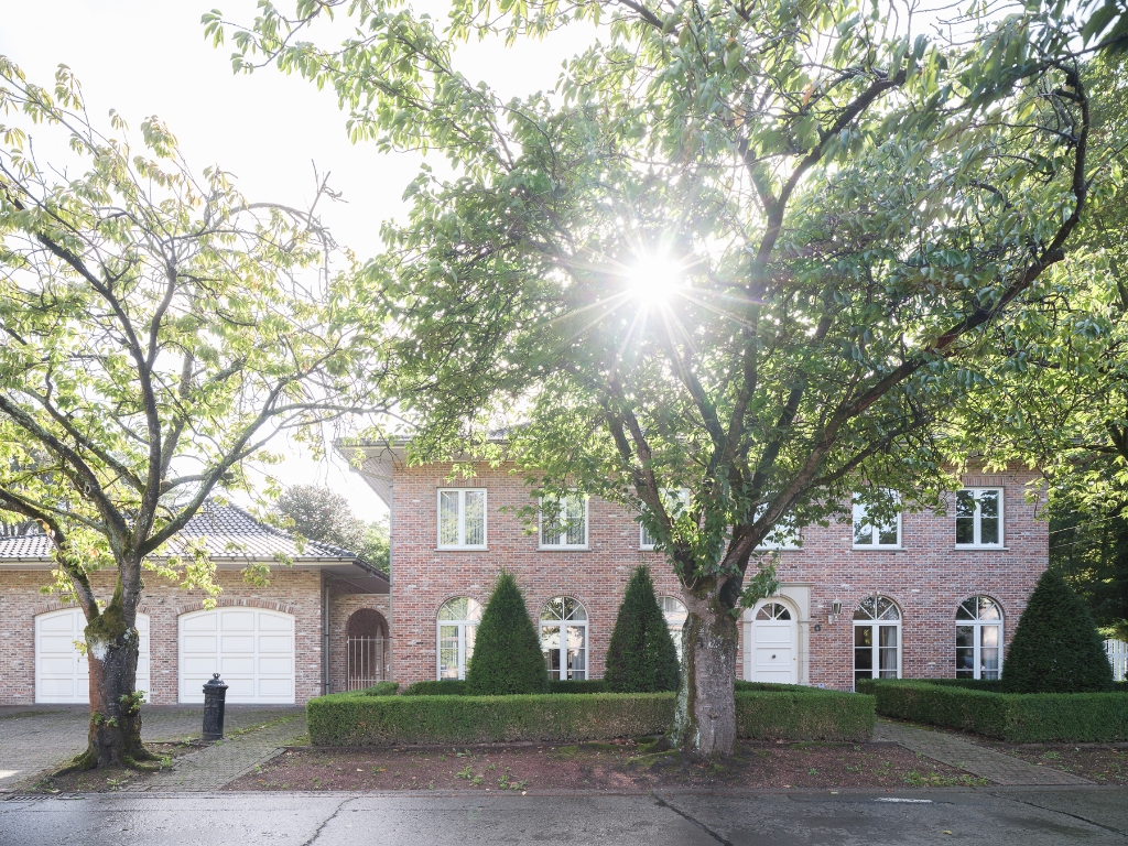 Vrijstaande villa (363 m²) met ruim bijgebouw op een gunstig perceel van 1.205 m² - photo 2