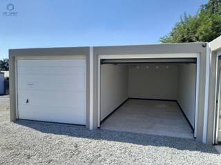 <p><span>GARAGE BOX FOR RENT IN GERAARDSBERGEN</span></p><p><span> </span></p><p><span>These garage boxes are located on a side street of the Hoge Buizemont.</span></p><p><span> </span></p><p><span>The garage boxes are very centrally located, near the center and the train station of Geraardsbergen.</span></p><p><span> </span></p><p><span>Suitable for parking a car or as storage space for furniture and other personal belongings.</span></p><p><span> </span></p><p><span>Rent price: 1000€ / year. </span></p><p><span>Rental deposit of 1000€.</span></p><p><span> </span></p><p><span>Please respond to the ad, we will call you to schedule an appointment. </span></p>