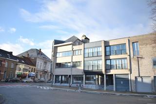 VALIMMAS verkoopt nabij het station deze welgelegen autostandplaats in de ondergrondse garage van residentie Arcadia. Breedte vooraan ± 2,20...