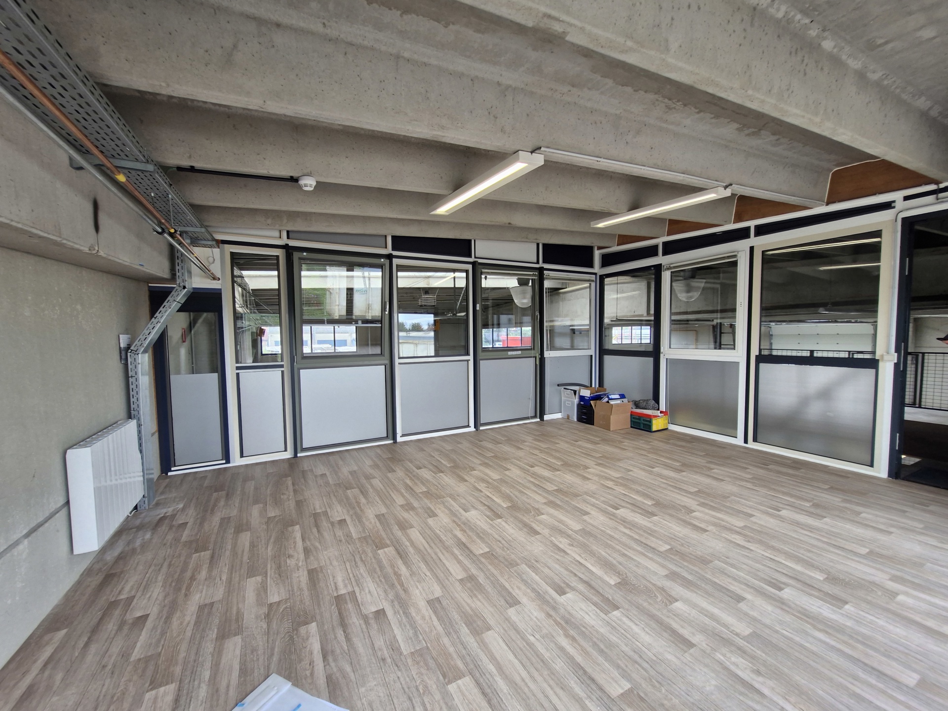 Te koop – Magazijn met kantoren en omheinde buitenruimte in Gembloux - foto 5