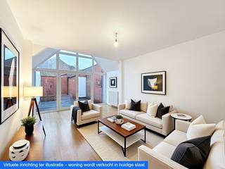 Ruime, gezellige woning met twee slaapkamers en terras in het centrum van Brugge. Deze lichtrijke woning ligt op wandel -en fietsafstand van winkels, restaurants en voorzieningen.Indeling:Glvl: keuken (7m²) met elektrische kookplaat , frigo met diepvriesvakje, vaatwas, oven en wasbak - woonkamer (24m²) - terras (17m²) met kleine berging 1°V: slaapkamer (14m²) - badkamer (4m²) met douche, lavabo en wc - bureau/dressing (6m²)2°V: Zolder slaapkamer (16m²)Algemeen: - Huurprijs: € 950,00/maand- Onmidddelijk beschikbaar De snelste manier om een bezoek te brengen aan dit pand? Vraag je bezoek aan via de rode knop op onze website (www.dewaele.com) en je wordt gecontacteerd door onze verhuurexpert Broes.Telefonisch kunnen er geen afspraken gemaakt worden. Bij andere vragen kun je ons telefonisch contacteren via 050 444 999.