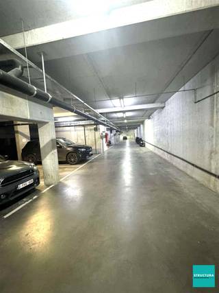 Ondergrondse parkeerplaats te koop Anderlecht.De parking bevindt zich in een recent gebouw en is gemakkelijk toegankelijk.Parkeren is...