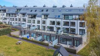 Een recent (2023), ruim en energiezuinig, volledig geschilderd nieuwbouw duplex-appartement (114m² - EPC A - GEEN BTW) in het project De Stroppen...