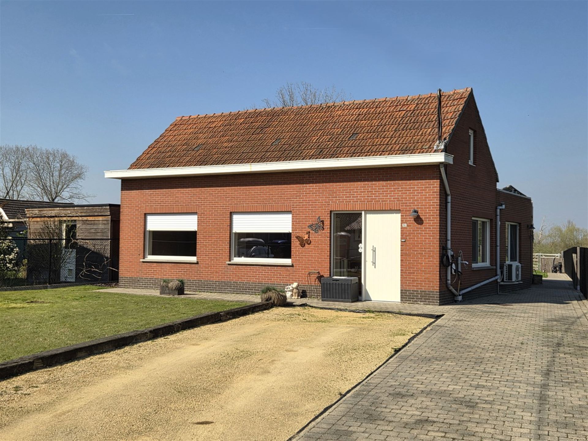 Zeer rustig gelegen laagbouwwoning, 3 slaapkamers, instapklaar op een perceel van 790m² - foto 2