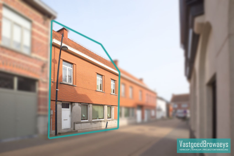 Te renoveren woning met terras in het centrum van Balegem. - foto 1