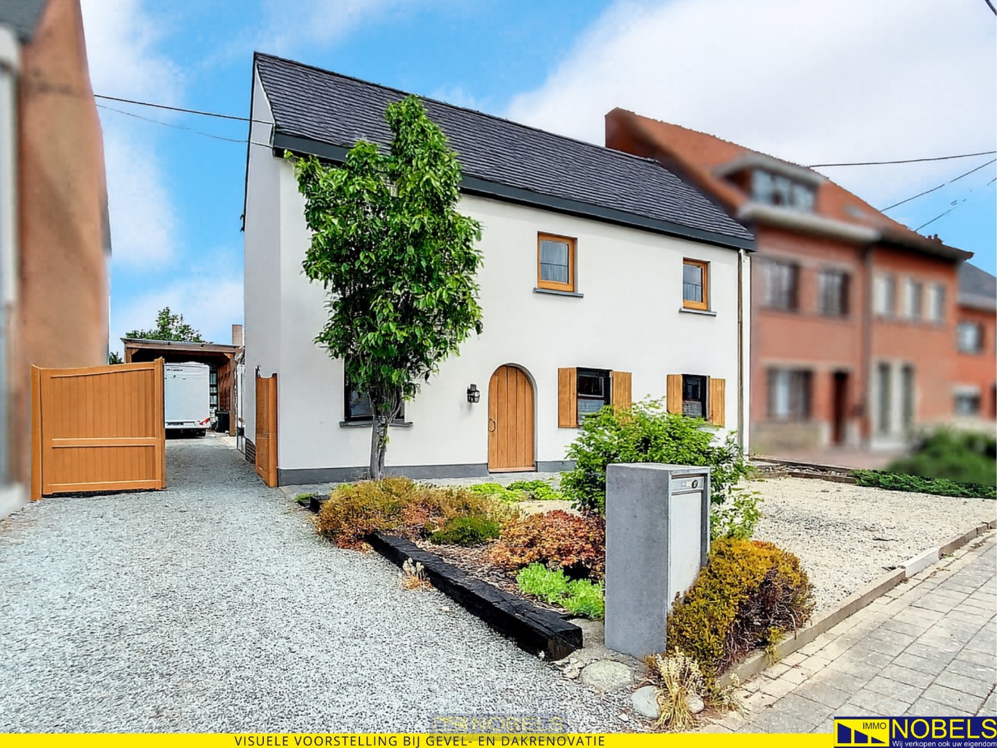 Te koop, charmante halfopen gezinswoning met tuin, garage en carport - foto 1