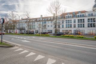 TE HUUR: Mooi appartement met groot terras in DuinenwaterIndeling: inkomhal, gastentoilet, open keuken voorzien van alle toestellen, berging,...