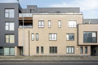 Op wandelafstand van het centrum van Wezemaal, nabij het treinstation en alle belangrijke invalswegen, zijn wij verheugd, dit ruim en...