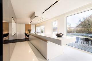 Cette propriété entièrement rénovée est située dans un quartier calme et résidentiel de Westkapelle, sur un terrain d'environ 700 m². La villa...