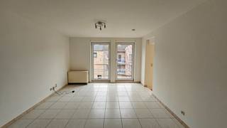 Gezellig appartement met 1 slaapkamer, centraal gelegen nabij het centrum van Genk.Het appartement op de 2de verdieping bestaat uit een leefruimte en...