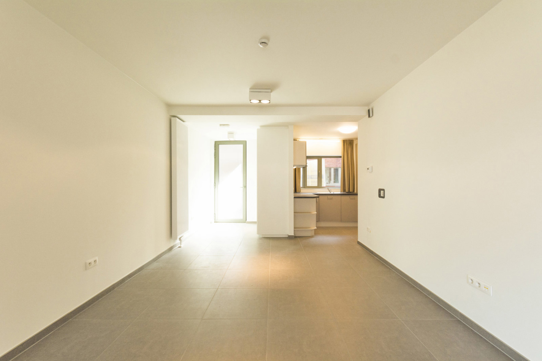 Serviceflat met terras, kelder en mogelijkheid tot garage... - foto 4