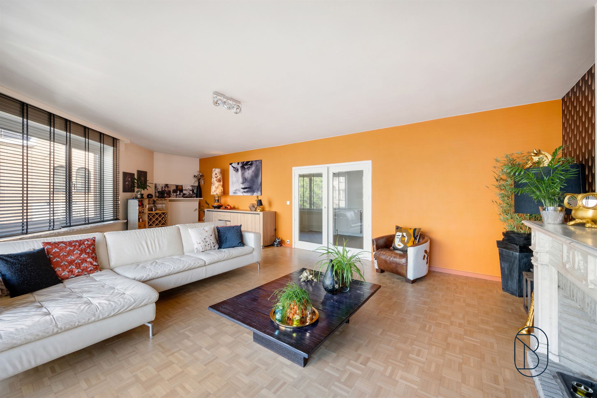Downtown Ronse: Spacious 4-bedroom apartment with a 63 m² terrace - photo 5