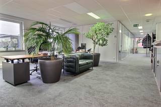 At Luchthavenlaan 25B, 1800 Vilvoorde, we find this well-maintained, high-quality rented office of 444m² on the second floor, with also 10 car...